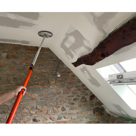 Utilisation de la ponceuse circulaire sur un plafond