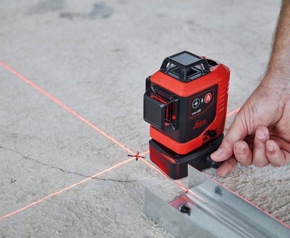 Une personne entrain d'utiliser le Lino L6Rs au sol sur un chantier