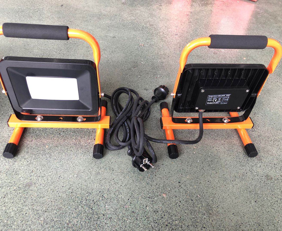Projecteur Led portable 30W de face et de dos