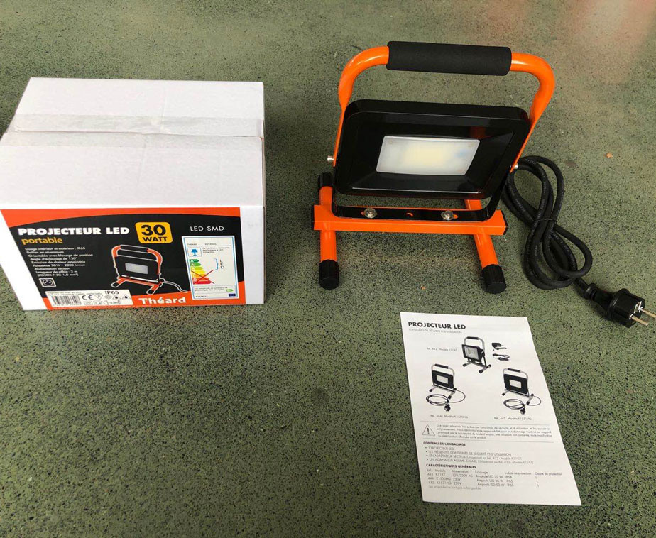Projecteur Led portable 30W avec emballage