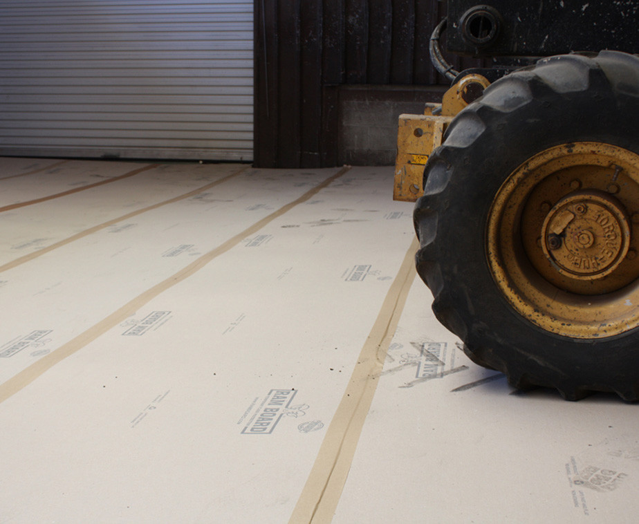 Le ruban adhésif Seam Tape collé sur la protection de surface Ram board.